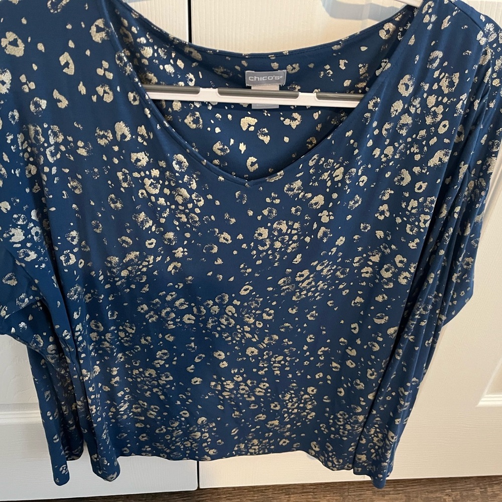 Chicos size 1 (8/Medium) Blue & Silver animal print, Like new!